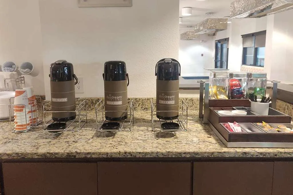 Sleep Inn & Suites Memphis Hotel